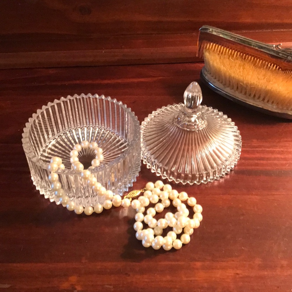 EUC Glass Jewelry Holder